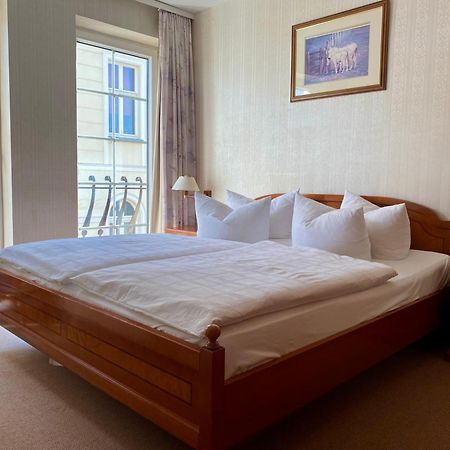 Hotel am Markt Altentreptow Exteriör bild