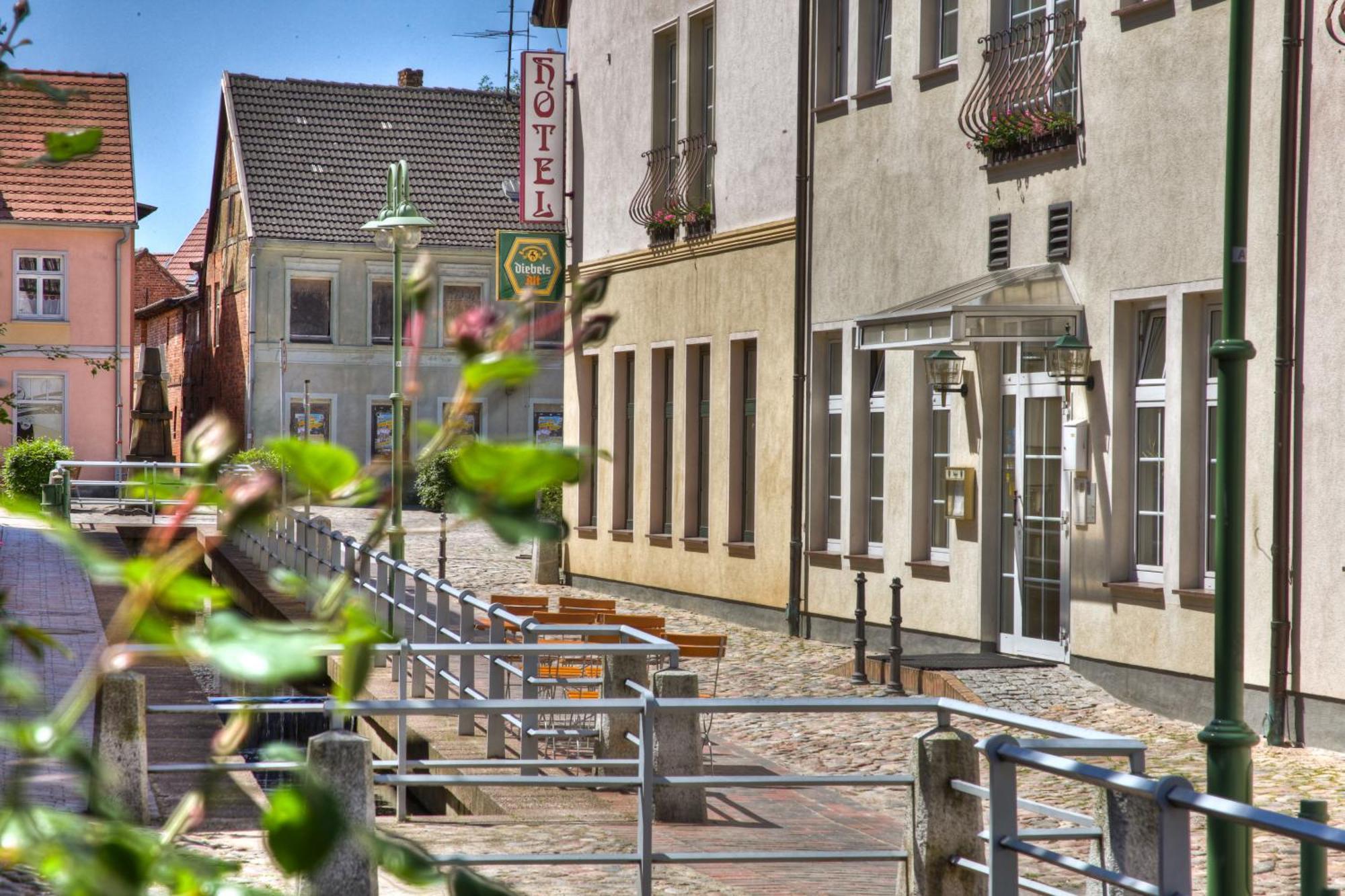 Hotel am Markt Altentreptow Exteriör bild